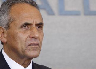 Se Comenta Solo Con… / David Garay