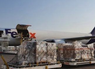 Llega vuelo proveniente de EU con insumos médicos