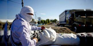 Michoacán / Instalan bloqueos en carretera de Zamora