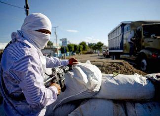 Michoacán / Instalan bloqueos en carretera de Zamora