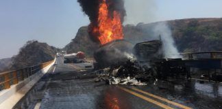Explosión de pipa causa cierre de autopista Colima-Guadalajara