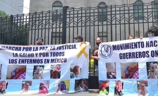 protesta-de-padres-de-ninos-con-cancer-por-falta-de-medicamentos-oncologicos-min