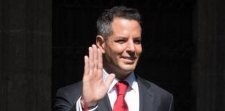 Se Comenta Solo Con… / Oaxaca, Murat