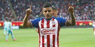En Chivas todos peleamos por ser titulares: Alexis Vega