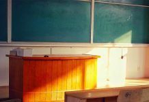SEP prepara reglas para limitar celulares en escuelas; 81% de maestros respalda lineamientos