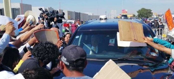 el-presidente-andres-manuel-lopez-obrador-se-enfrento-a-un-grupo-de-inconformes-al-salir-del-c5i-de-hidalgo (1)-min