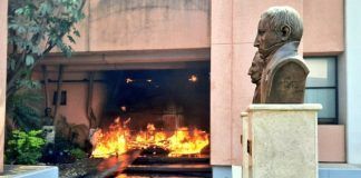 Guerrero / Presuntos normalistas de Ayotzinapa vandalizaron Congreso