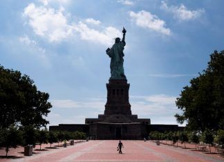 Isla en Estatua de la Libertad recibe pocos turistas a causa del COVID-19