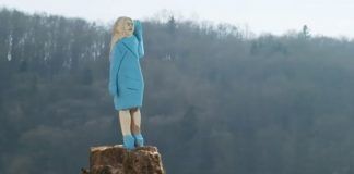 Incendian estatua de Melania Trump en Eslovenia