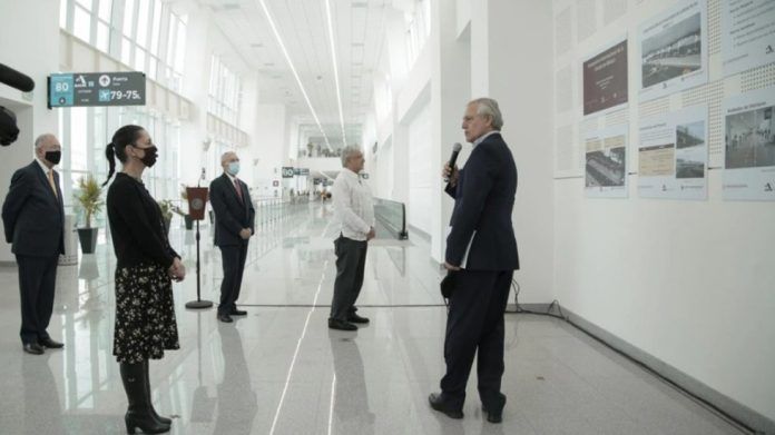 inauguracion-del-dedo-l-del-aicm