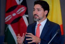 Trump y Trudeau sostienen larga llamada sobre guerra comercial