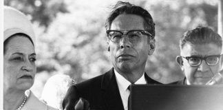 Palabras Más / Como en los tiempos de Díaz Ordaz