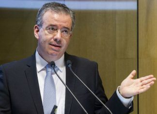 Afortunado de contribuir en Banxico: Díaz de León