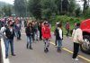 Michoacán / Estudiantes bloquean carretera de Cherán