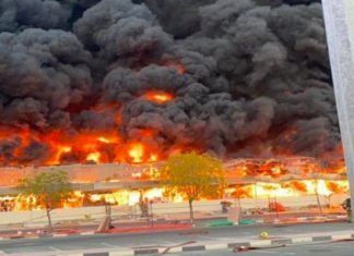 Incendio consume mercado de Ajman, en Emiratos Árabes Unidos