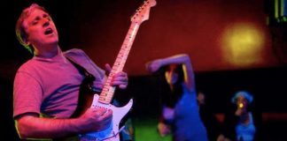 Murió el guitarrista de los Red Hot Chili Peppers