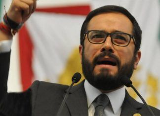 Artículo / Trapecista político, negro historial
