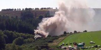 Descarrilamiento de tren en Escocia, deja tres muertos