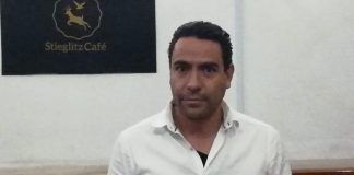 Joven industrial apoya a su comunidad