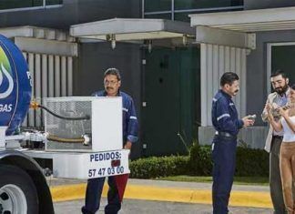 Va Regio Gas contra la crisis; le rebaja hasta un peso al litro del carburante