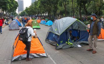 AMLO aconseja a FRENAAA seguir luchando