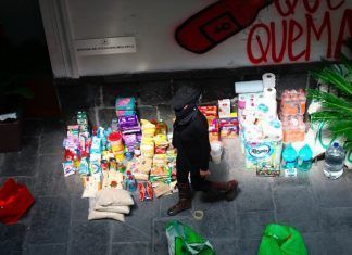 Manifestantes en la CNDH, recibieron víveres
