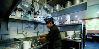 Trabajadores sufren secuelas por reducción de horario