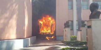 Guerrero / Normalistas vandalizaron Congreso del estado
