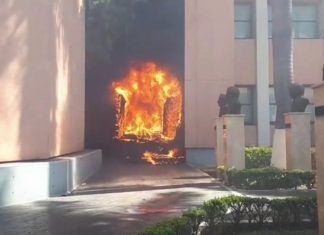 Guerrero / Normalistas vandalizaron Congreso del estado
