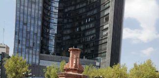 Esfuman estatua de Cristóbal Colón