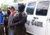 Trasladan a Reclusorio a hombres que abandonaron bolsas de medicamentos