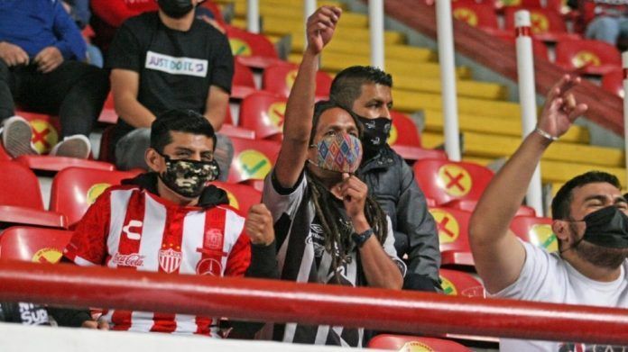 necaxa-aficionados-coronavirus-covid19