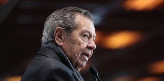 Tras manifestación feminista, Muñoz Ledo cancela toma de protesta