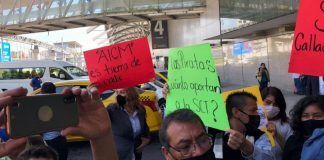 Taxistas bloquearon inmediaciones del AICM