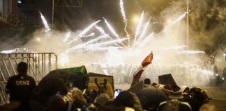 Represiones en Perú dejan dos muertos
