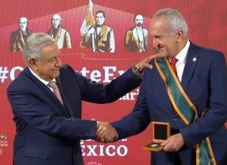 Jesús Seade recibe Medalla Miguel Hidalgo