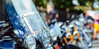 Se Comenta Solo Con… / Motociclistas