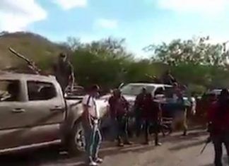 Michoacán / Reportan desplazamiento de civiles armados