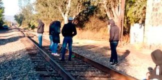 Michoacán / Normalistas vuelven a bloquear vías del tren