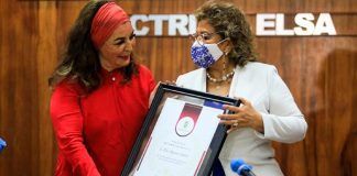 Galardonan a Elsa Aguirre, actriz de la época de oro