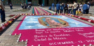 Arman tapete monumental en explanada del Templo Mariano