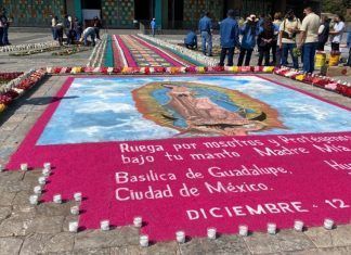 Arman tapete monumental en explanada del Templo Mariano