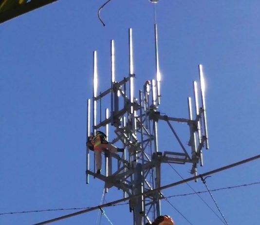 Denuncia / Antena pone en riesgo a vecinos de la GAM
