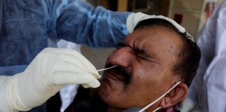 Descienden muertes por COVID-19 en India