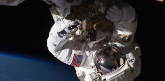 Astronautas cumplen misión fuera de EEI