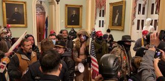 Simpatizantes de Trump rodean el Capitolio