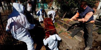 Gobierno de CDMX modificó protocolo para manejo de muertos