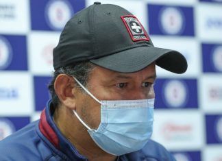 Entrenador de Cruz Azul defiende al ‘Cata’ Domínguez