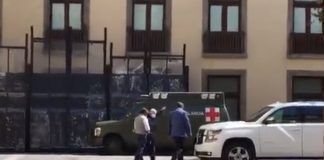 AMLO utiliza cubrebocas en Palacio Nacional