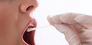 Saliva podría indicar gravedad de COVID-19